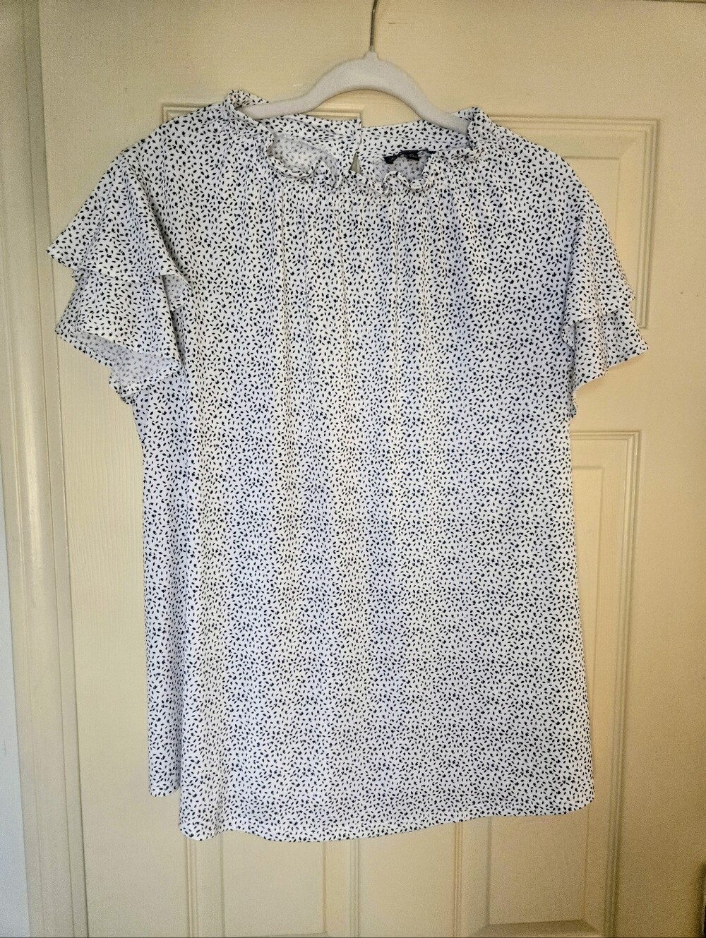 1X White Top with Black Dot Print & Ruffle Neck